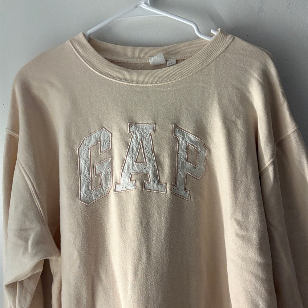 GAP Men's Beige Crewneck Sweater